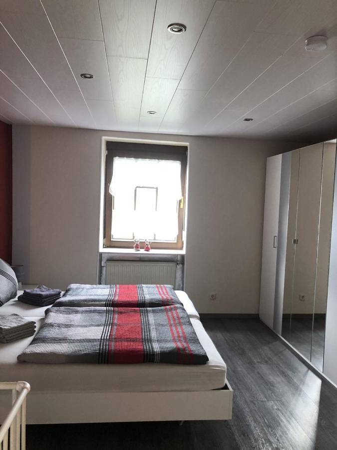 Ferienwohnung für 4 Personen, mit Terrasse in Schiffweiler