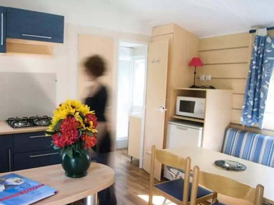 Camping Le Lac de Laval-de-Cère - Mobilhome 6 personnes - Mobil Home 3 Pièces 4/6 Personnes in Laval-de-Cère, Lot