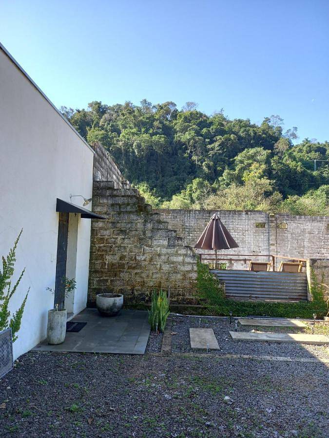 Casas e apartamentos de temporada para 3 pessoas, com jardim e vista em Bento Gonçalves
