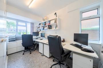 Holiday Rental for 8 People in Surrey Hills, South East England, Photo 3
