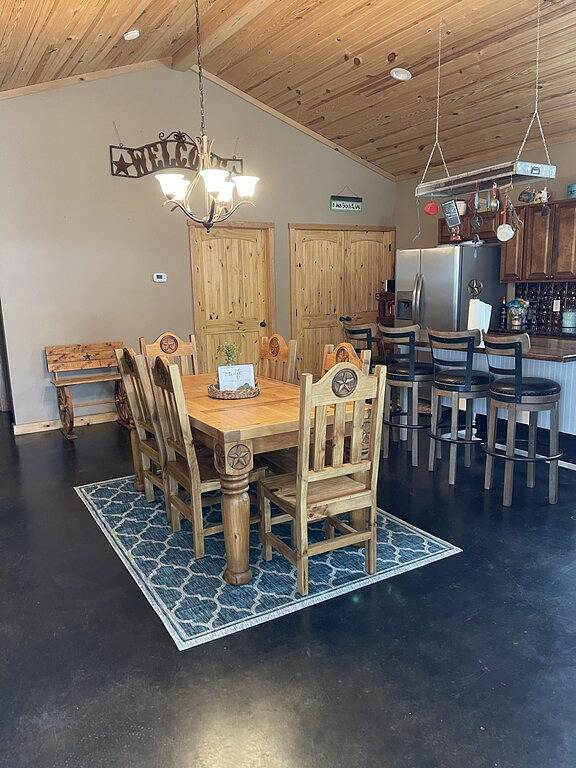 Come \"catch\" memories: 3 bdrm barndo w covered parking for boats & Rv hookup in Sam Rayburn Reservoir