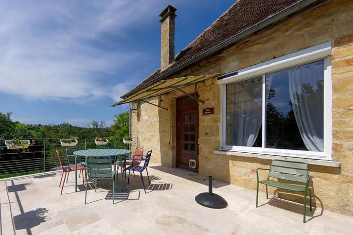 Location de vacances pour 4 personnes, avec jardin ainsi que piscine et vue, animaux acceptés à Gourdon - 2