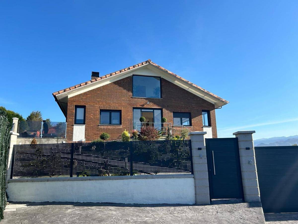 Villa in San Esteban (Oviedo), Oviedo