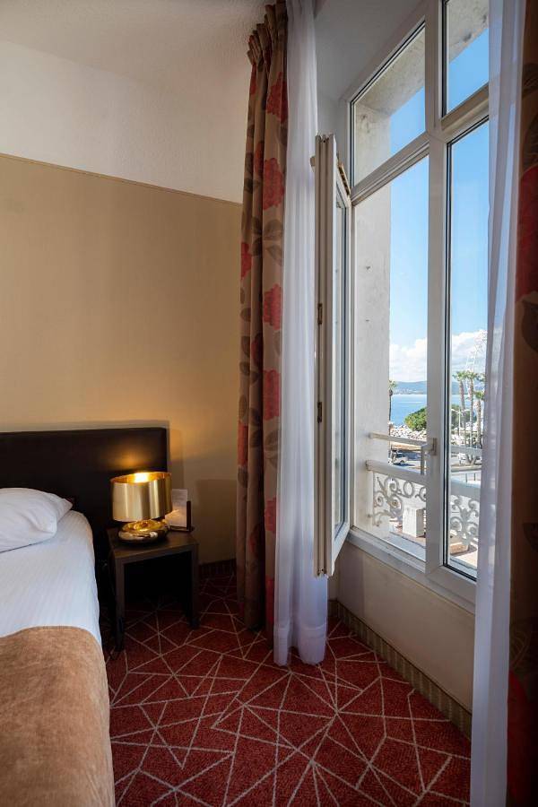 Hôtel pour 2 personnes, avec terrasse et vue dans Vieux Port (Saint-Raphaël) - 3