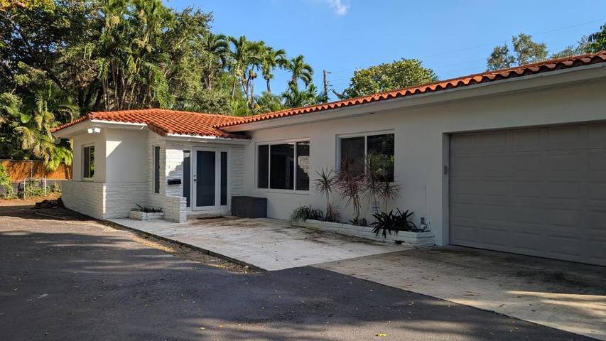 Apartamento para 5 personas, con vistas además de piscina y jardín, Se admiten mascotas en Coral Gables