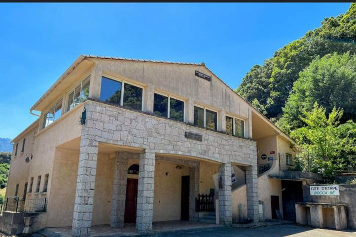 Hôtel pour 2 personnes, avec vue et terrasse, animaux acceptés à Chisa