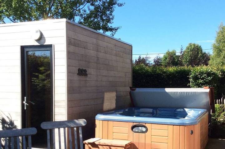 Maison de vacances pour 7 personnes, avec jacuzzi et terrasse ainsi que jardin et sauna dans Ovifat