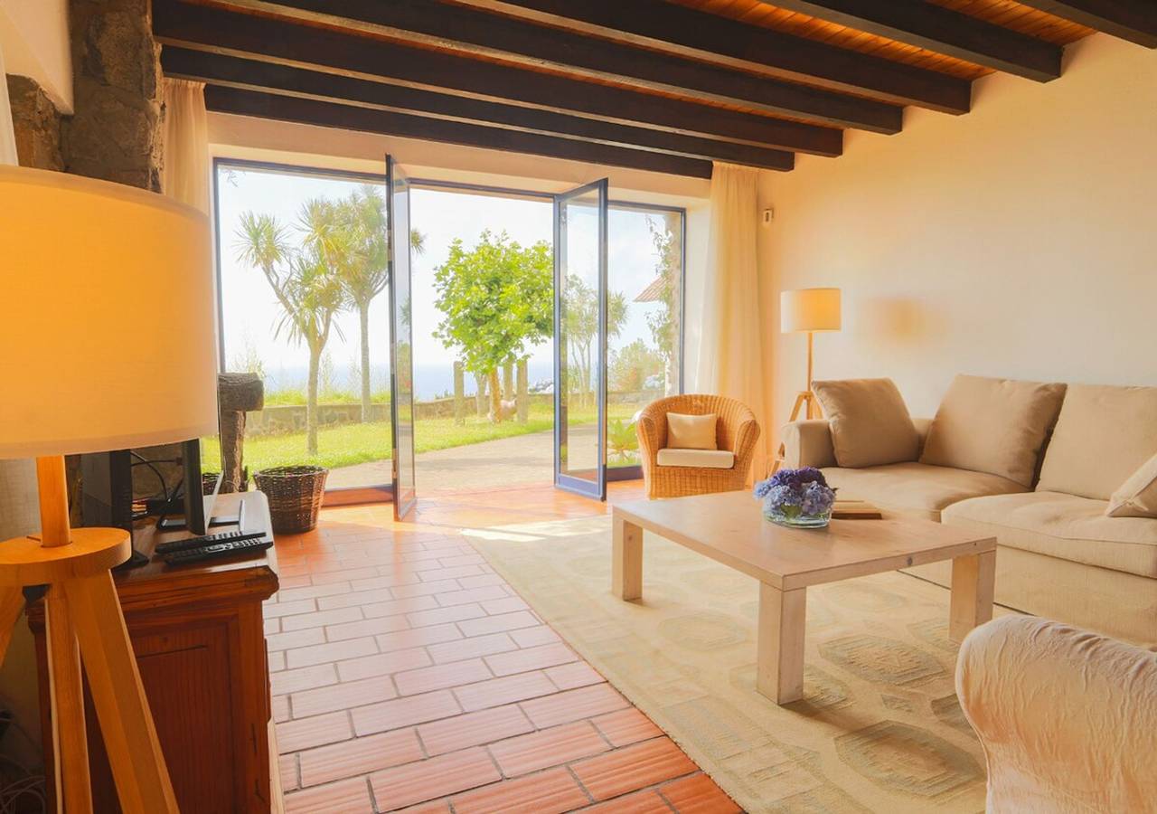 Blue Oceanview Relaxing Cottage in São Miguel Island, Mosteiros
