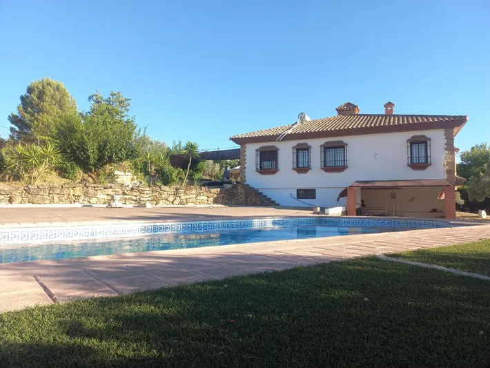 Chalet para 8 personas, con jardín además de vistas y piscina - 1