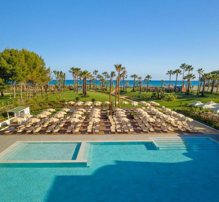Hôtel pour 2 personnes, avec piscine et vue ainsi que jardin et bassin pour enfant, animaux acceptés
