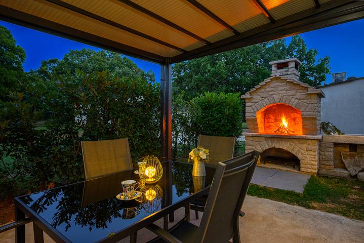 Villa pour 5 personnes, avec piscine et balcon à Barban - 4