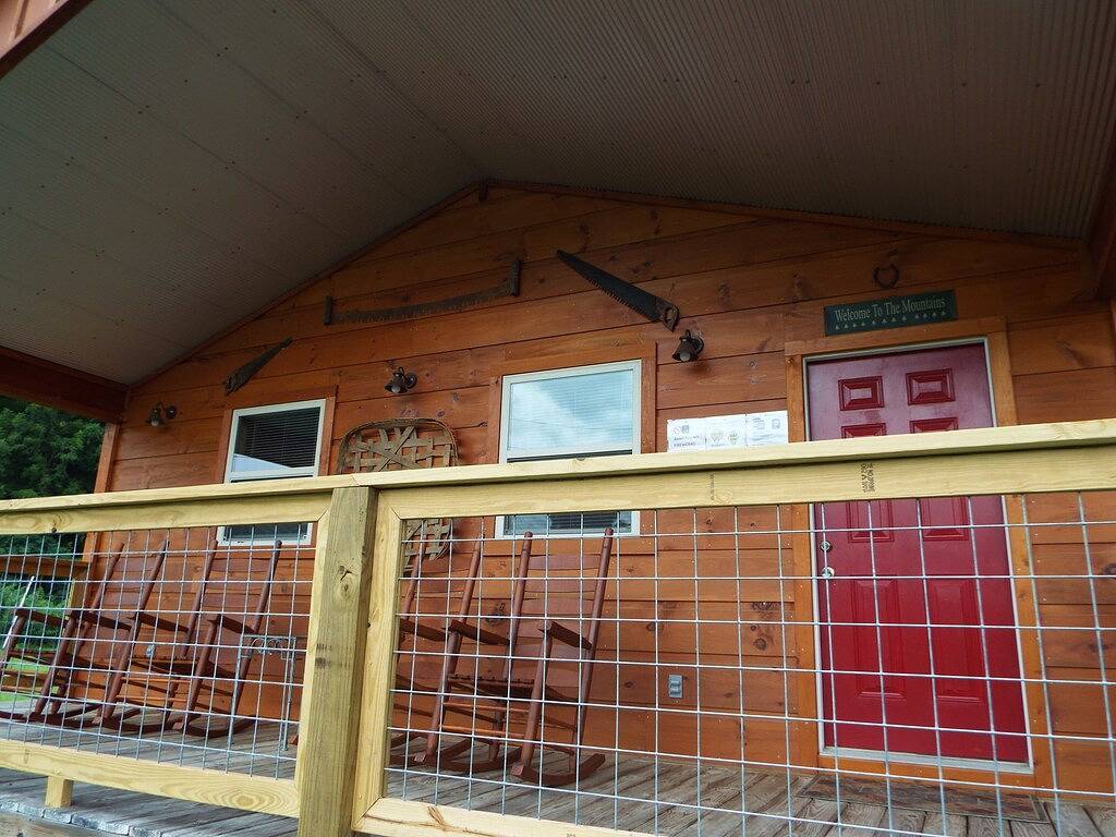 Brand New \"Mountain Life\" No Contact check in in Cosby (TN), Cocke County