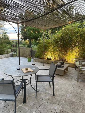 Gîte pour 4 personnes, avec terrasse et vue, animaux acceptés à Velleron