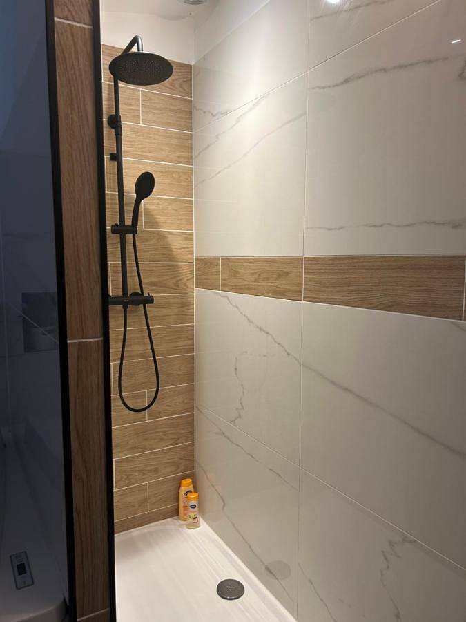 Location de vacances pour 2 personnes, avec Jacuzzi et Terrasse à Ambronay - 2