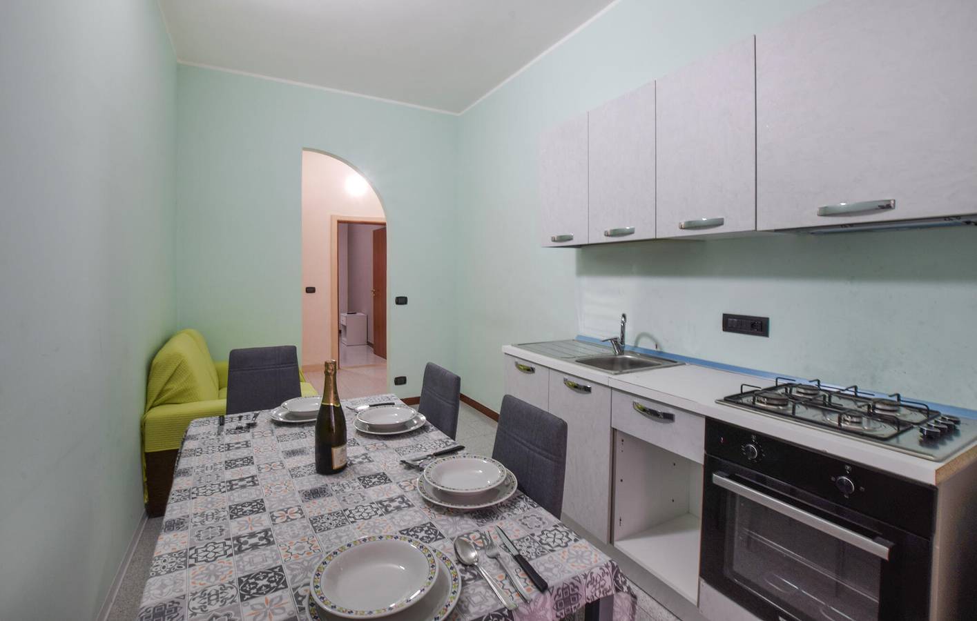 Ganze Ferienwohnung, Rückzugsort mit Meerblick, Pool und Parkplatz, 2,5 km zum Strand in Palmi, Reggio Calabria Provinz