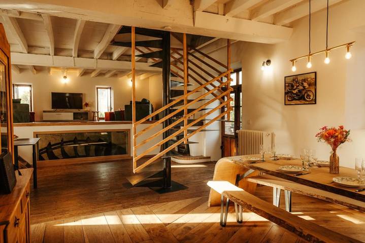 Location de vacances pour 14 personnes, avec Balcon et Jacuzzi ainsi que Terrasse et Jardin à Le Bourg-d'Iré