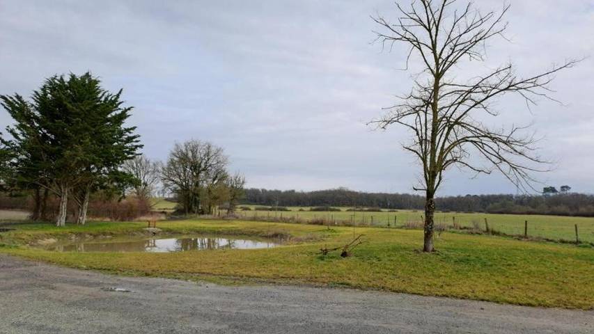 Gîte pour 2 personnes, avec terrasse et jardin ainsi que piscine et bassin pour enfant dans Douadic - 2