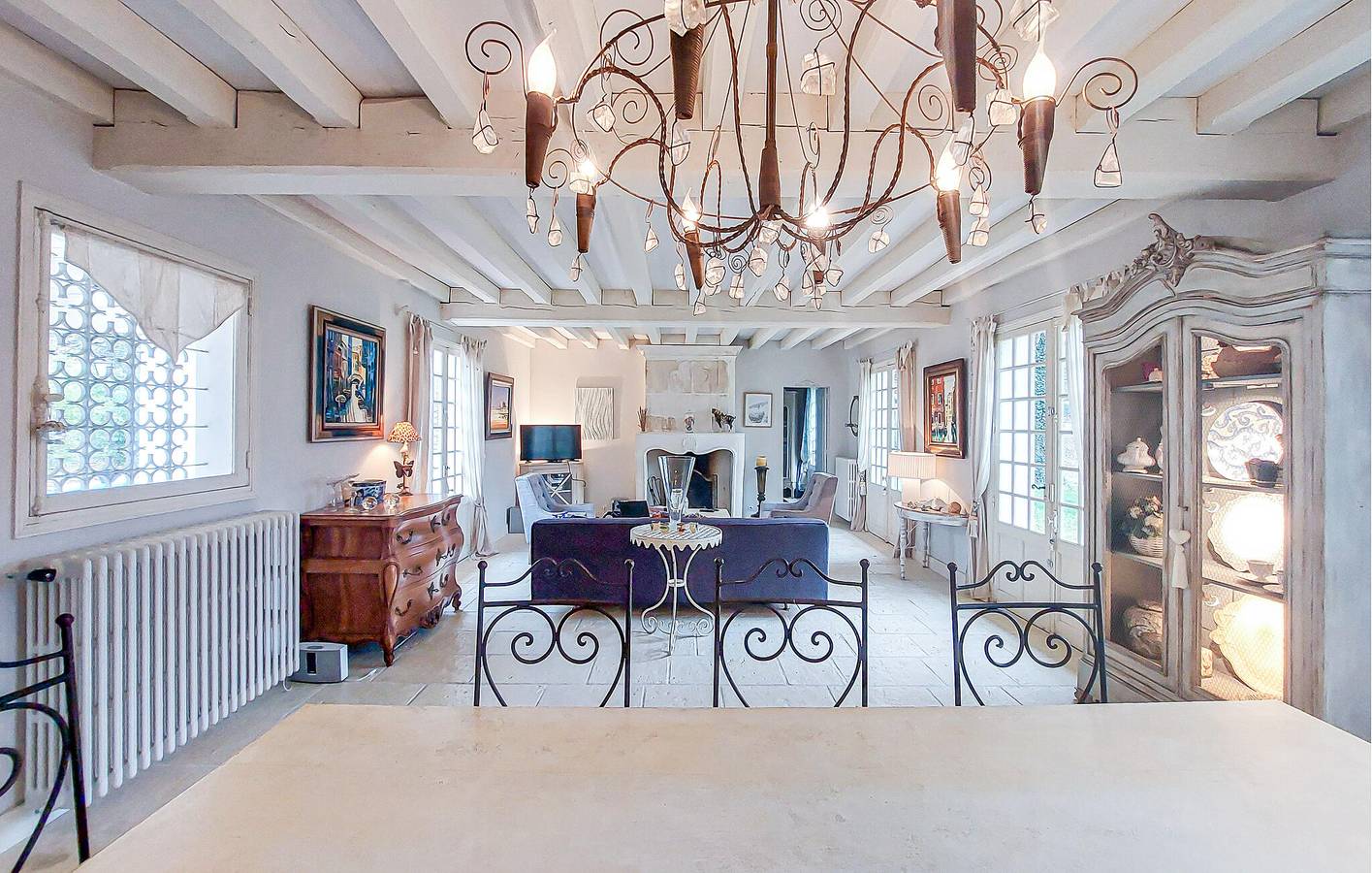 Charming Beachside Apartment with Pool & Garden in La Palmyre, Les Mathes