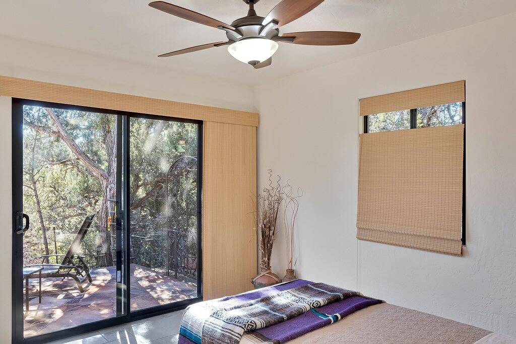 Breathtaking Views- Tranquil, Romantic Cottage with Hot Tub in Sedona, Oak Creek Canyon