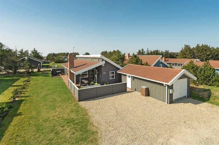 Feriehus for 8 personer, med Terrasse i Vorupør