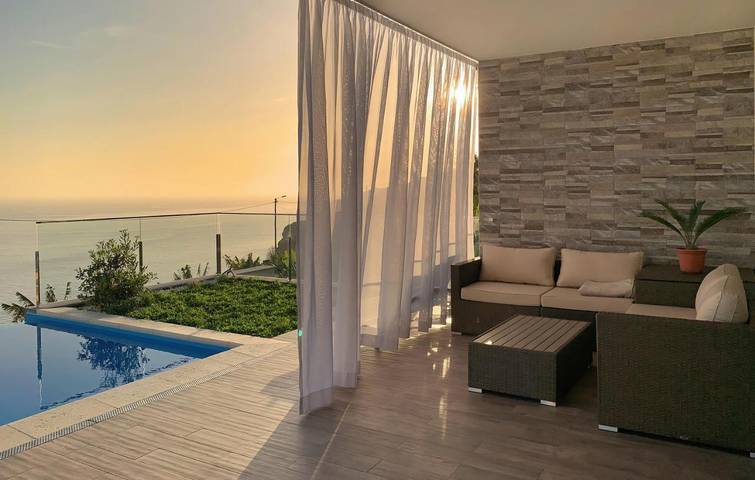 Maison d’hôte pour 4 personnes, avec piscine ainsi que vue et jardin à Ponta do Sol
