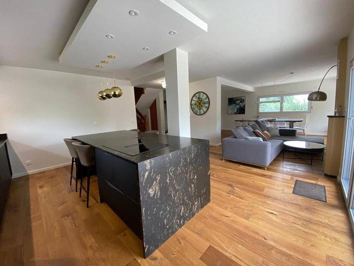 Location de vacances pour 8 personnes, avec jardin et vue dans Folgensbourg