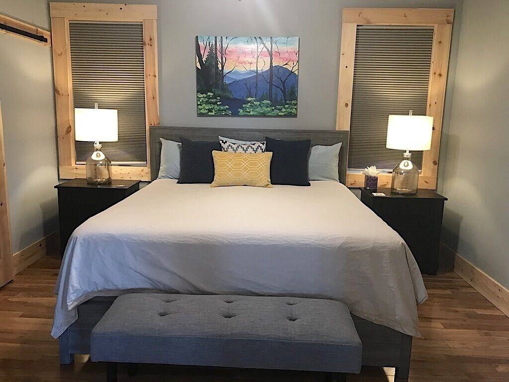 Modern Barn with Panoramic Views. Dogs allowed. in Blue Ridge Parkway, Caldwell County