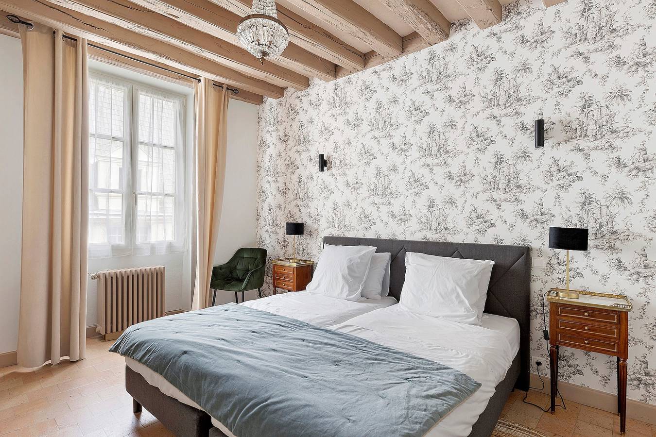 Bed & Breakfast 'Chambre D'hôtes Empereur' mit Gemeinschaftspool, Terrasse und Wlan in Beaufort-en-Vallée, Angers und Umgebung