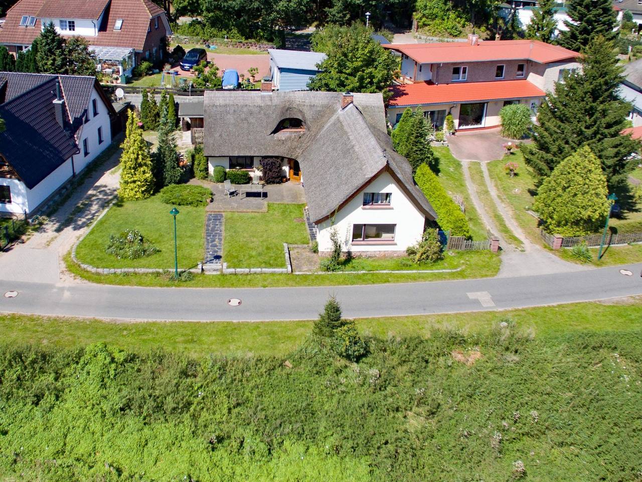 Ganze Ferienwohnung, Bernstein im  Reetdachhaus Ruhe mit tollem Seeblick - Bernstein im  Reetdachhaus  Ruhe und mit tollem Seeblick in Selliner See, Sellin