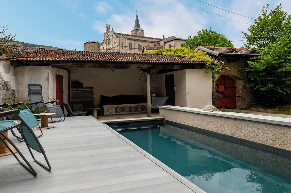 Une maison d’exception chargée d’histoire pour sublimer vos souvenirs en famille in Satillieu, Région de Tournon-sur-Rhône