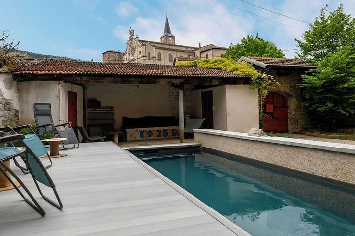 Château pour 23 personnes, avec Jardin en Ardèche