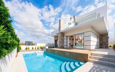 Casa rural para 8 personas, con jardín y sauna además de piscina y jacuzzi en Los Alcázares