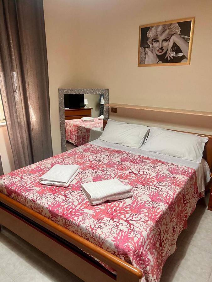 Large Double Room in Battipaglia, Costa tirrenica Campania