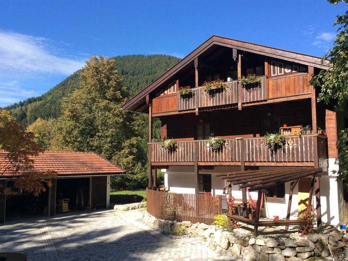 Ferienwohnung für 4 Personen, mit Balkon und Terrasse sowie Garten und Ausblick am Schliersee