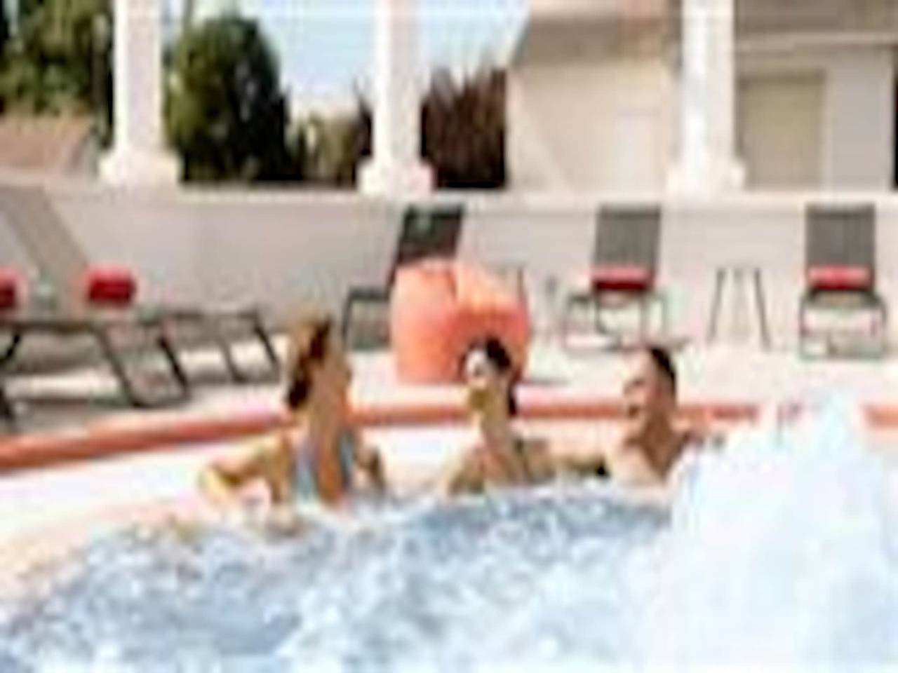 Apartamento entero, Apartamento con altillo en un parque vacacional. in Châtelguyon, Parque Natural Regional Volcans d'Auvergne