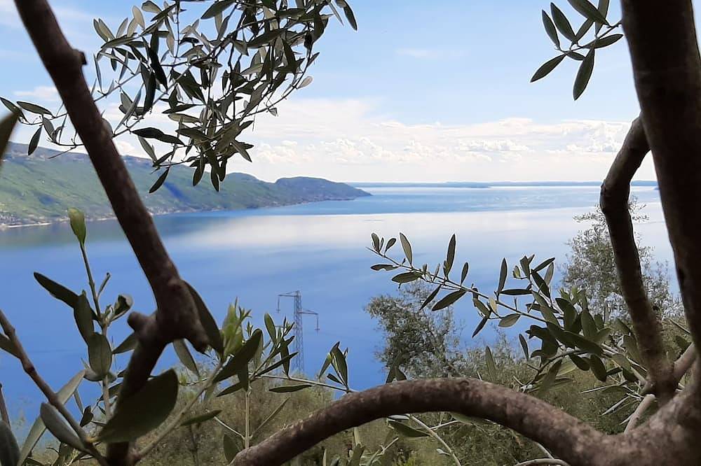 Geheel appartement, Casa Maffei Plus apartment 2, 1st floor, balcony, wonderful lake view, parking in Oldesio, Tignale