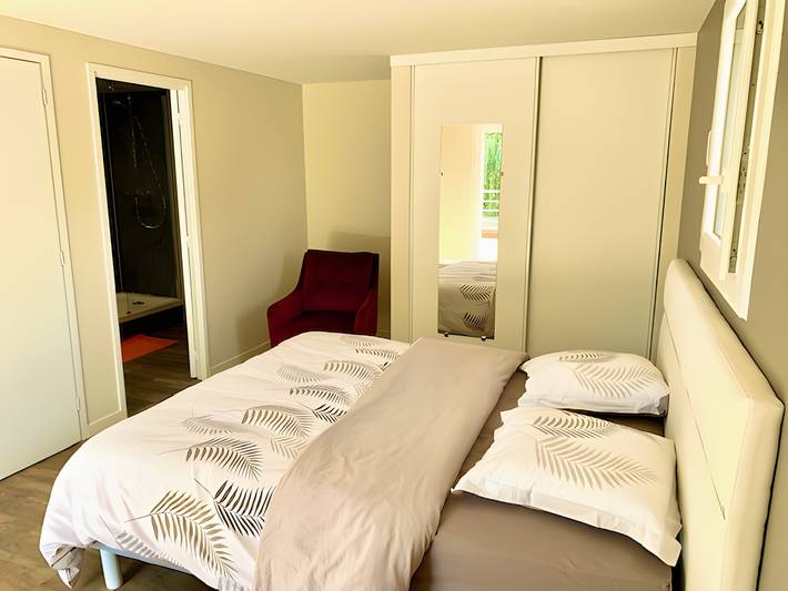 Chambre d’hôte pour 2 personnes, avec balcon et jacuzzi dans la Loire - 3