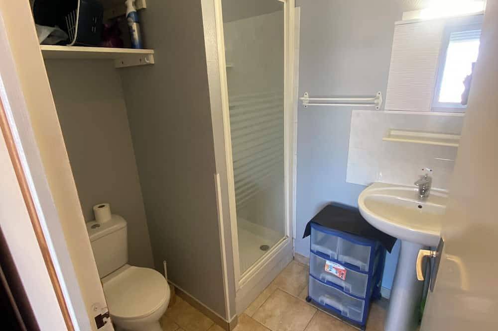 Entire apartment, First-floor studio 700 metres from the spa in Saint-Amand-les-Eaux, Valenciennes region