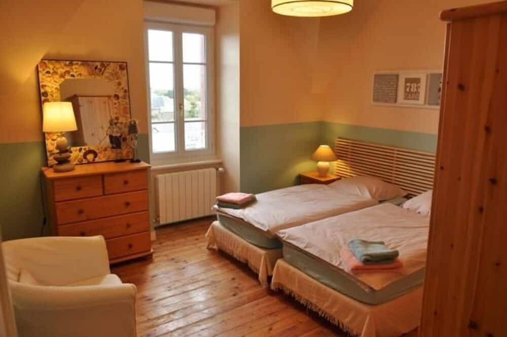 Auténtica casa del capitán en el largo patio de finales del siglo Xix. in Saint-Briac-sur-Mer, Región de Saint-Malo