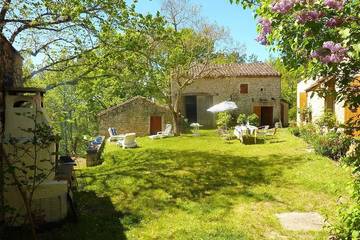 Gîte pour 4 personnes, avec jardin à Les Junies