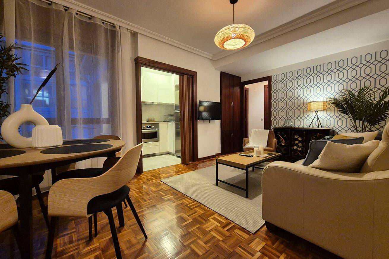 Geheel appartement, Gezellig appartement met wifi en keukenbenodigdheden in Oviedo, Cantabrisch Gebergte