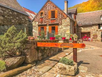 Gîte pour 5 personnes, avec terrasse et jardin à Oô