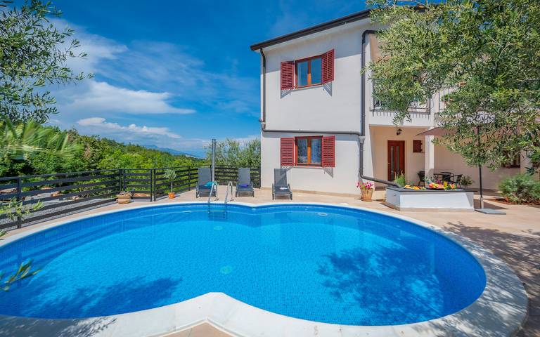 Geheel appartement, Vakantieappartement voor 3 personen met zwembad in Raša, Oostkust Istrië