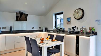 Holiday Apartment for 6 People in Teignmouth, Devon, Photo 2