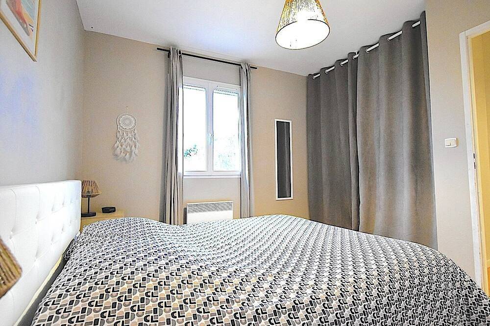 Air-conditioned Villa Les Oliviers with private pool & office in Saint-Paul-en-Forêt in Saint-Paul-en-Forêt, Mediterranean Coast (France)