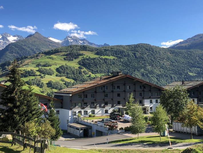 Ferienwohnung für 2 Personen, mit Balkon und Ausblick sowie Garten in Graubünden
