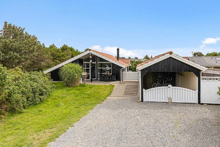 Villa für 6 Personen, mit Balkon/Terrasse und Whirlpool sowie Terrasse und Sauna in Henne Strand
