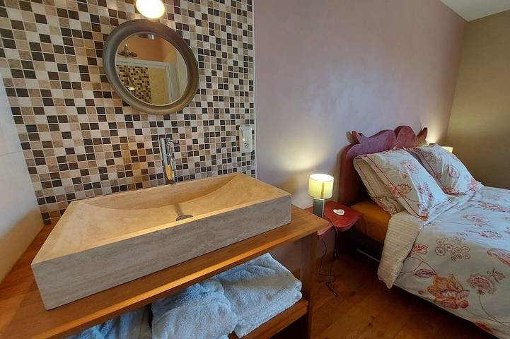 Gîte pour 4 personnes, avec terrasse ainsi que jardin et jacuzzi à Ménil - 3