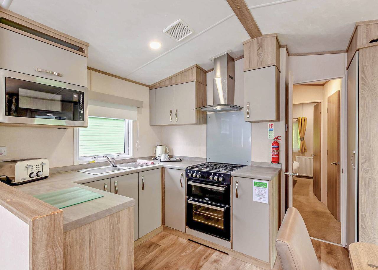 Bronze 2 Bedroom Caravan, Sleeps 6 in Bowness-on-Windermere, Lake District