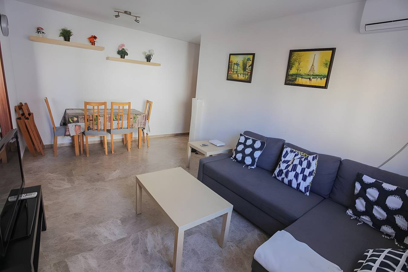 Entire apartment, Apartment 'A 2 Min De La Playa, El Palo' with Wi-Fi and Air Conditioning in Playa del Palo, Malaga